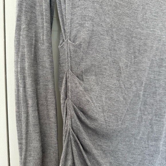 Boatneck dressy grey shirt from Banana Republic - Picture 3 of 5